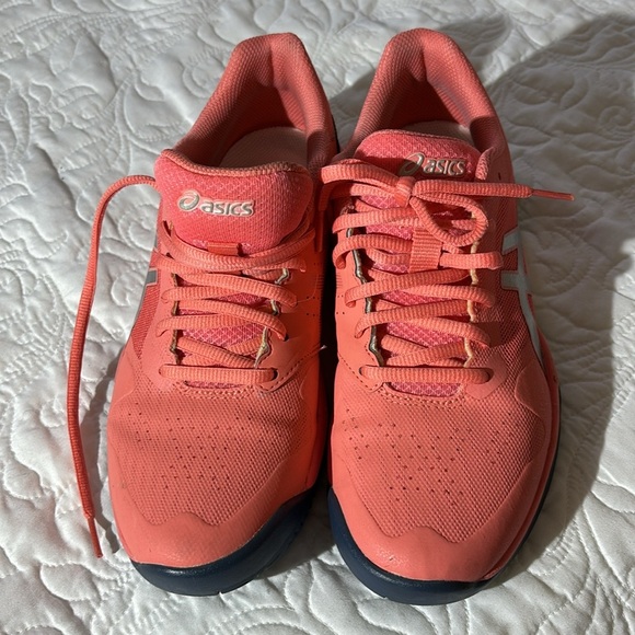 ASICs sport shoes. - Picture 5 of 9